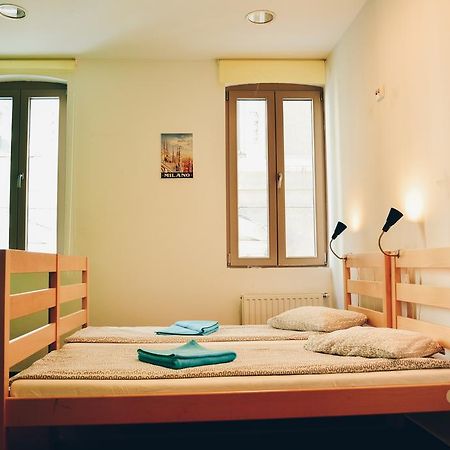 Pura Vida Sky Bar & Hostel Бухарест Экстерьер фото