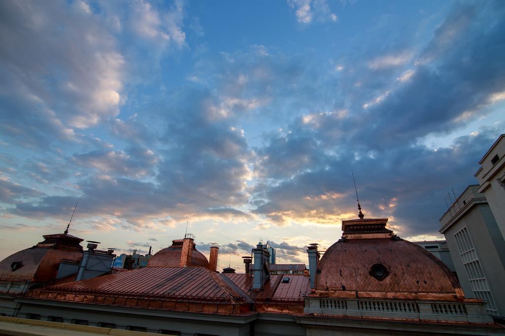 Pura Vida Sky Bar & Hostel Бухарест Экстерьер фото