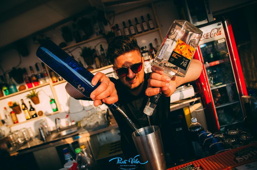 Pura Vida Sky Bar & Hostel Бухарест Экстерьер фото